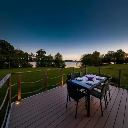 Family By The Vila *